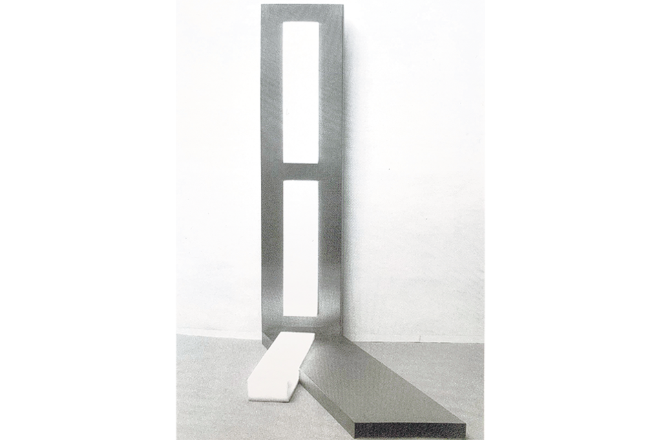 “Diagonal y Corrientes”, 1967, de Margarita Paksa. Acero, acrílico y luz; 190x146x110 cm. Abajo: ¨Última escena II” (1998, detalle), de Paksa; backlight digital; 150x100x14 cm.