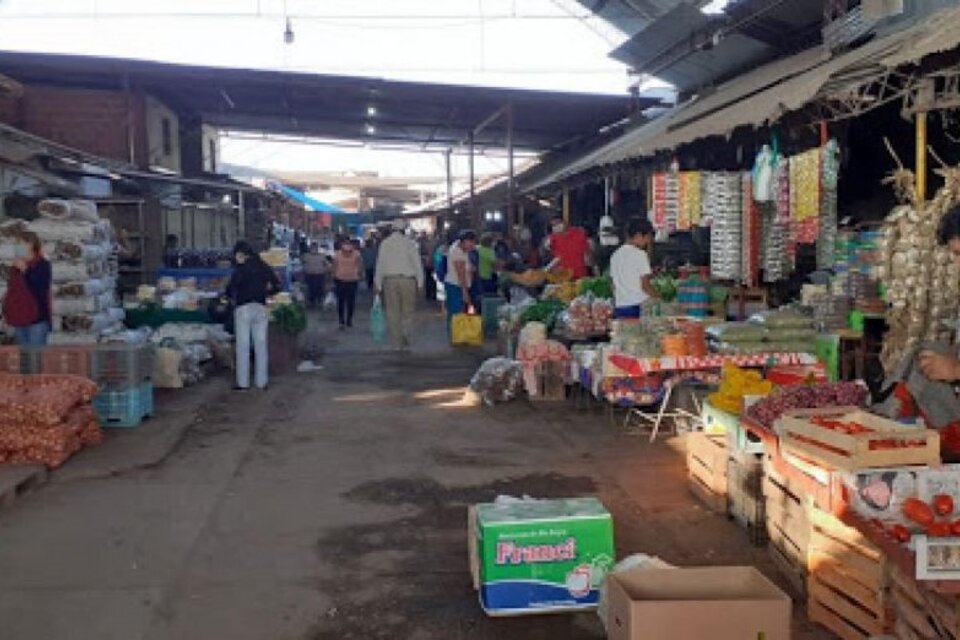 El mercado en una jornada normal. Imagen: FM La 10 Orán