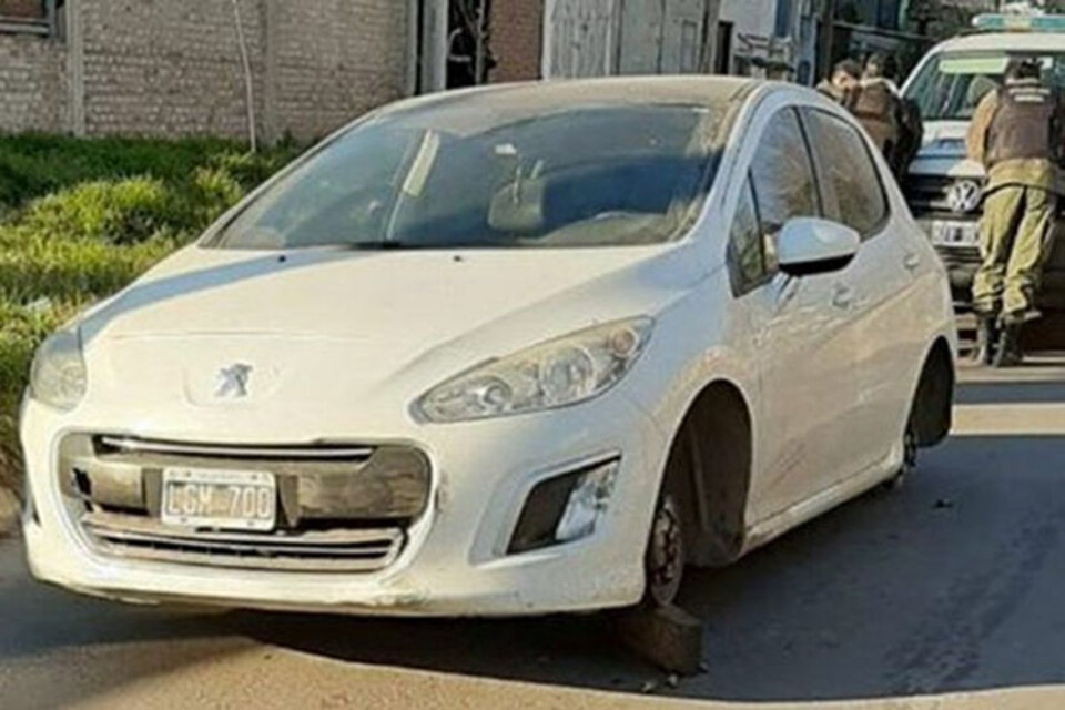 El Peugeot 308 blanco fue robado en la zona de Juan XXIII al 6500.