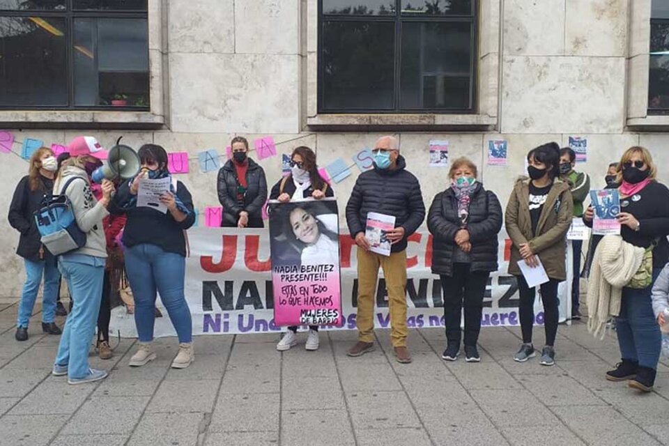 Familiares de Nadia se moviizaron hasta Tribunales.