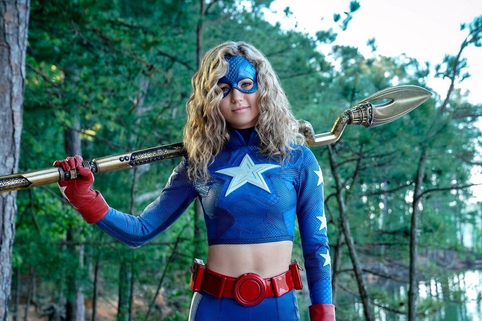 Stargirl hace evidente cómo DC Comics viene bajándole progresivamente la edad a sus héroes y heróinas en sus series. (Fuente: Stargirl | Prensa)