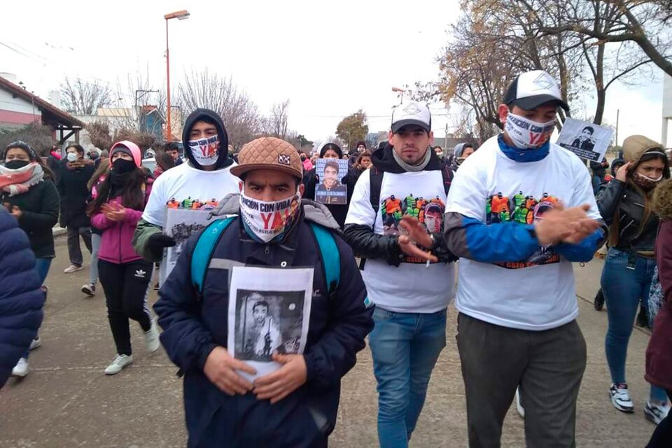El sábado los vecinos de Pedro Luro realizaron una marcha por la aparición de Facundo Castro. (Fuente: Gentileza Vanesa Ganduglia)