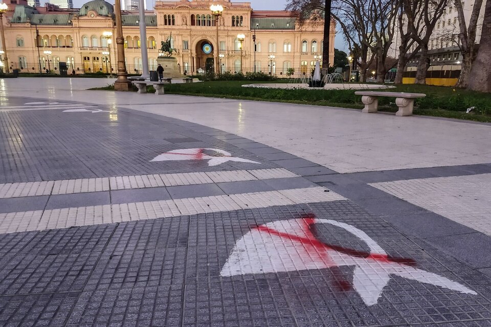 "Los pañuelos no se rinden", aseguran las Madres de Plaza de Mayo, Línea Fundadora. (Fuente: Adrián Pérez)