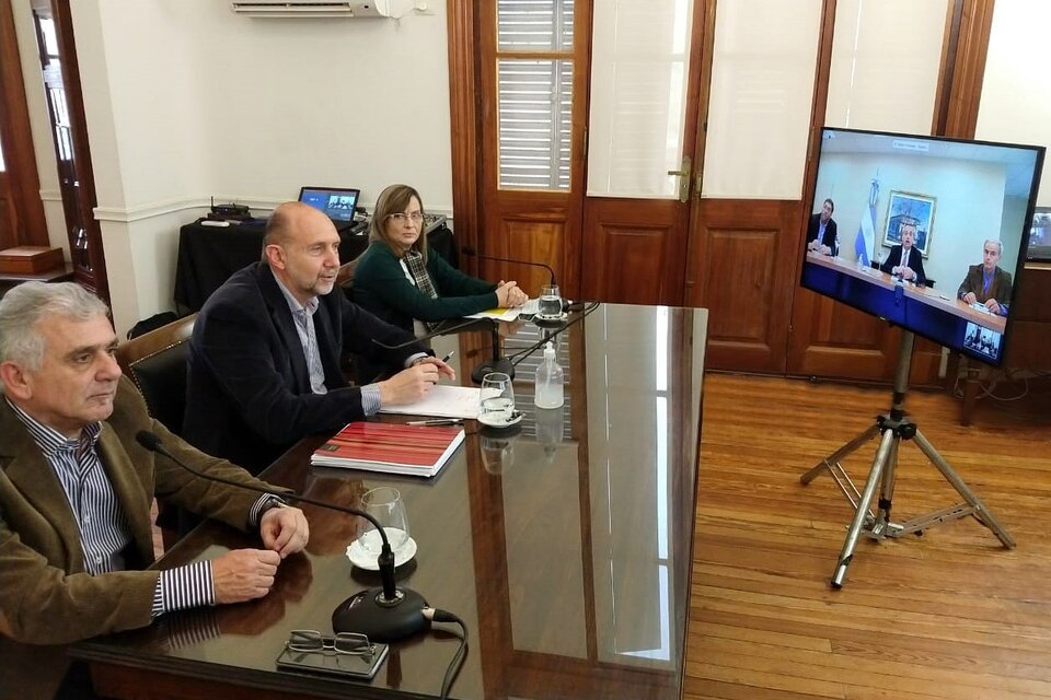Omar Perotti, en teleconferencia con Alberto Fernández. Urgencias por encontrar una salida para Vicentin. (Fuente: NA)