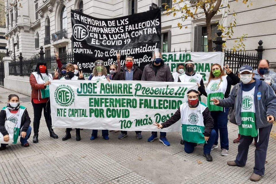 Protesta frente al Hospital Rivadavia.