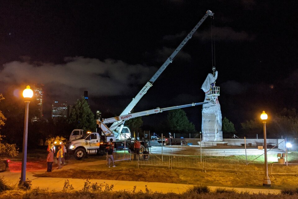 Retiraron dos estatuas de Colón en Chicago (Fuente: AFP)