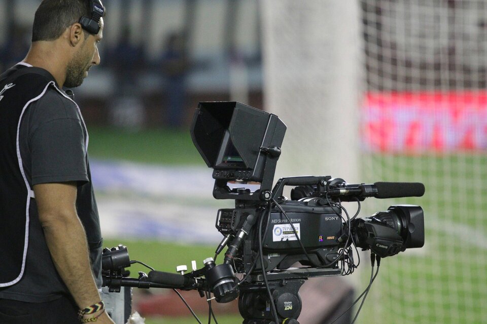 Los derechos de TV en el fútbol, la pelea que se viene entre grandes jugadores. (Fuente: NA)