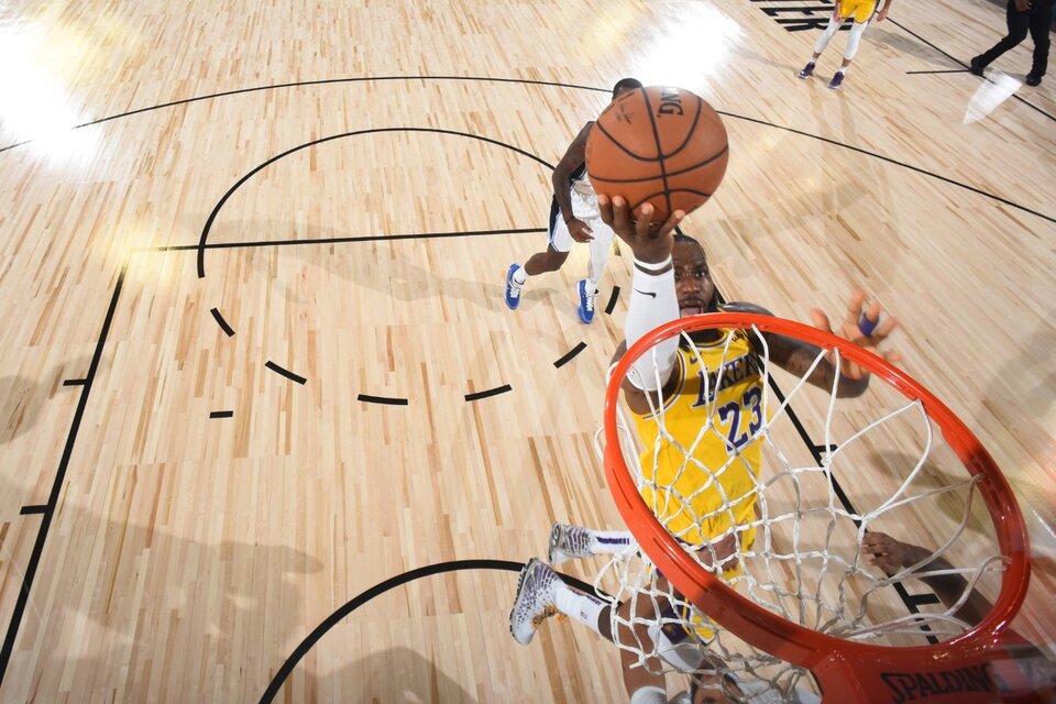 LeBron James jugará en la primera jornada justo en el clásico ante Los Angeles Clippers. (Fuente: AFP)
