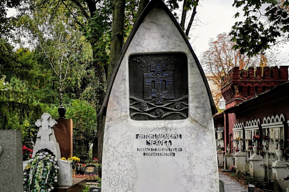 La tumba de Chejov en el cementerio de Novodevichi (Moscú).