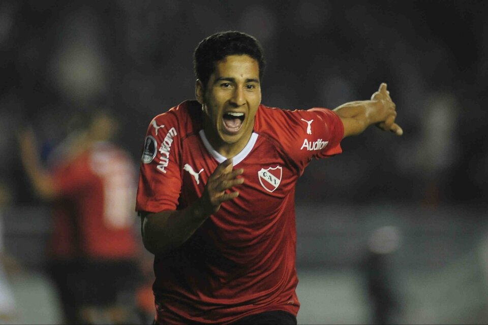 Domínguez es buscado por Juan Riquelme para Boca. (Fuente: Fotobaires)