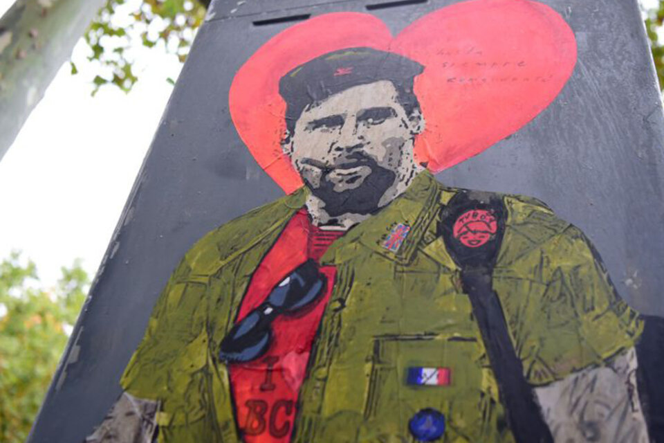 "Hasta siempre, comandante": el grafiti de despedida de Messi (Fuente: AFP)