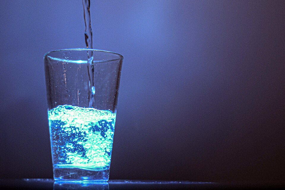 Si el agua analizada tiene componentes peligrosos, de inmediato se informa que dejen de consumirla (Fuente: Camila Casero)