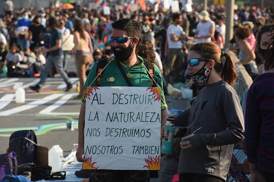 Les jóvenes fueron protagonistas de protesta, como también los carteles hechos a mano (Fuente: Sebastián Granata)