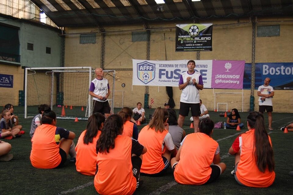 La Fundación FuSaDE creó una Academia de Fútbol Femenino.  