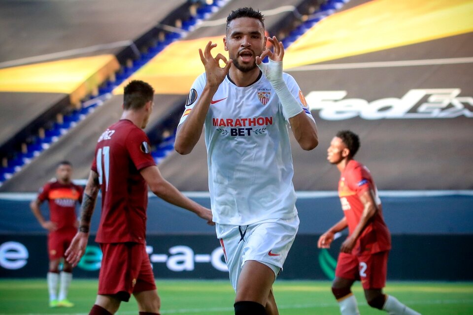 El atacante marroquí Youssef En-Nesyri festeja su gol. (Fuente: EFE)