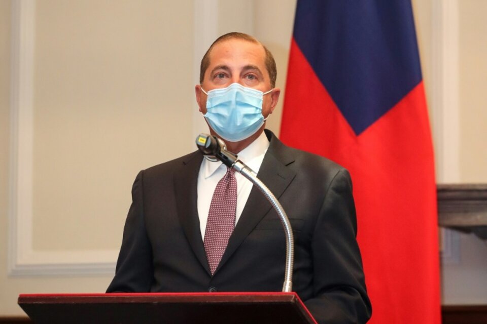 Alex Azar, secretario de Salud, estadounidense, puso en duda la seguridad y efectividad de la vacuna rusa. (Fuente: AFP)