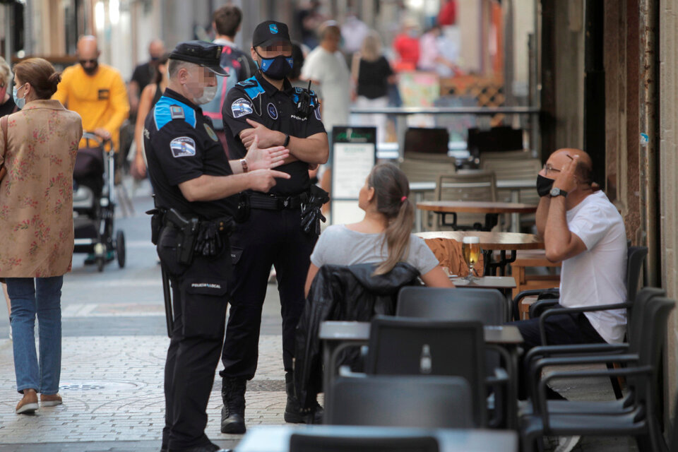Coronavirus: Galicia prohíbe fumar en calles y espacios públicos (Fuente: EFE)