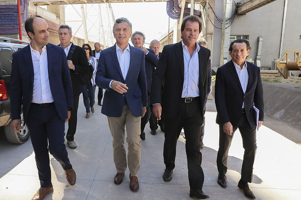 El 27 de febrero de 2019, Mauricio Macri recorrió las instalaciones de una de las plantas de la cerealera, en Timbúes, acompañado por otros funcionarios y por el propio Sergio Nardelli.  (Fuente: Presidencia)