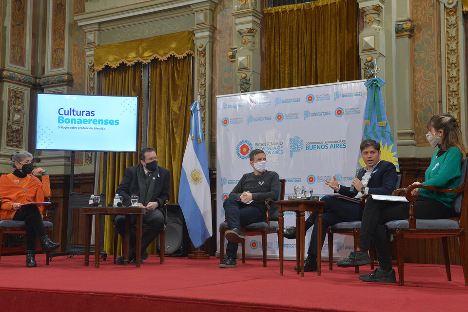 Banegas, Bauer, Costa, Kicillof y Sánchez Viamonte en la presentación del primer encuentro de Culturas bonaerenses.