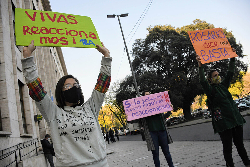Organizaciones barriales y feministas acompañaron el reclamo de Melisa (Fuente: Sebastián Granata)