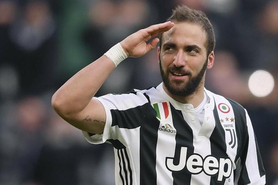 A Higuaín no lo quiere el nuevo entrenador, Andra Pirlo. (Fuente: AFP)