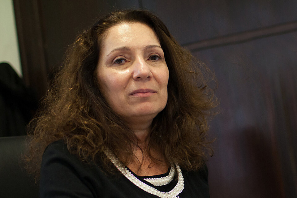 Cristina Caamaño, presentó una denuncia penal ante la justicia federal de la Ciudad Autónoma de Buenos Aires para que se investigue la responsabilidad de ex autoridades del organismoen graves irregularidades vinculadas a compras y contrataciones.