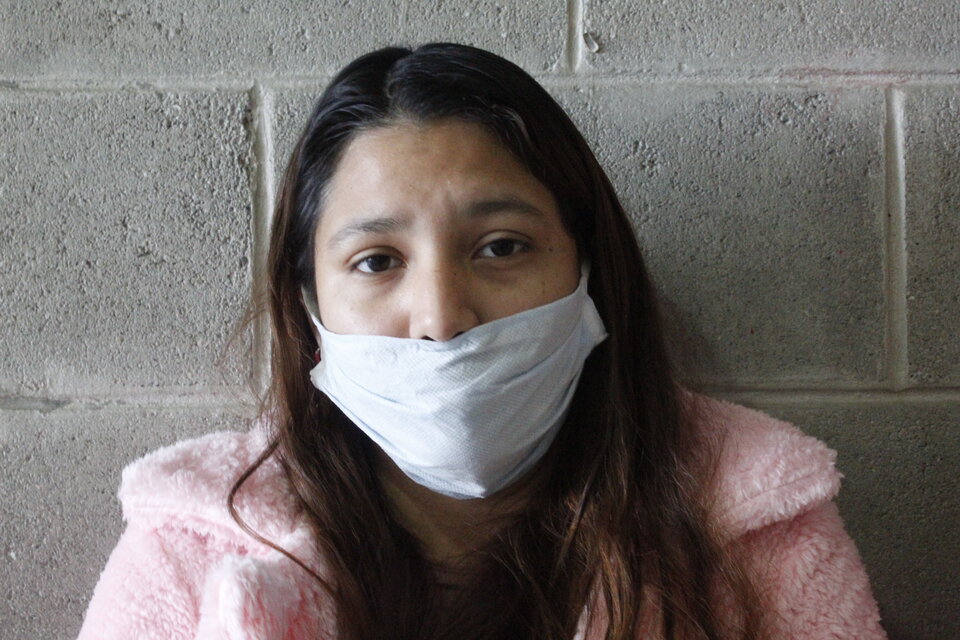 Araceli González tiene 16, su hermana fue quemada por su pareja pero la Justicia Penal, 3 meses después, no ve el femicidio.