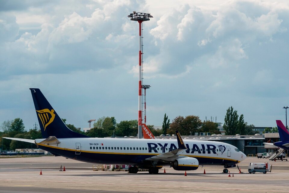 La aerolínea Ryanair ofrecerá un millón de pasajes a cinco euros (Fuente: EFE)
