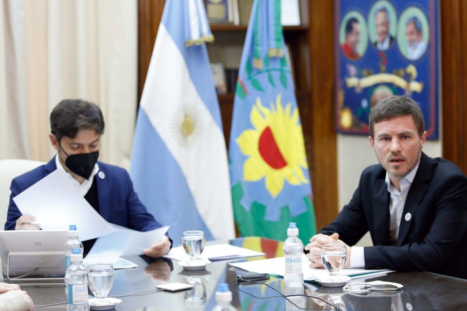 El gobernador Kicilof junto a su ministro de Producción, Augusto Costa.  (Fuente: Télam)