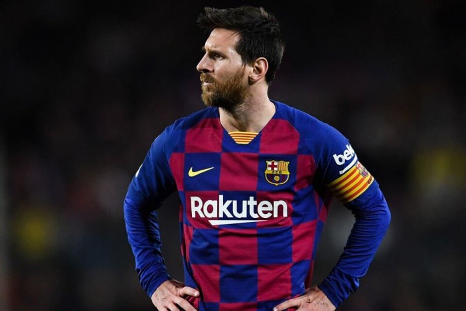 Messi no tiene fácil la salida de Barcelona, por lo que evalúa la posibilidad de quedarse un año más. (Fuente: EFE)
