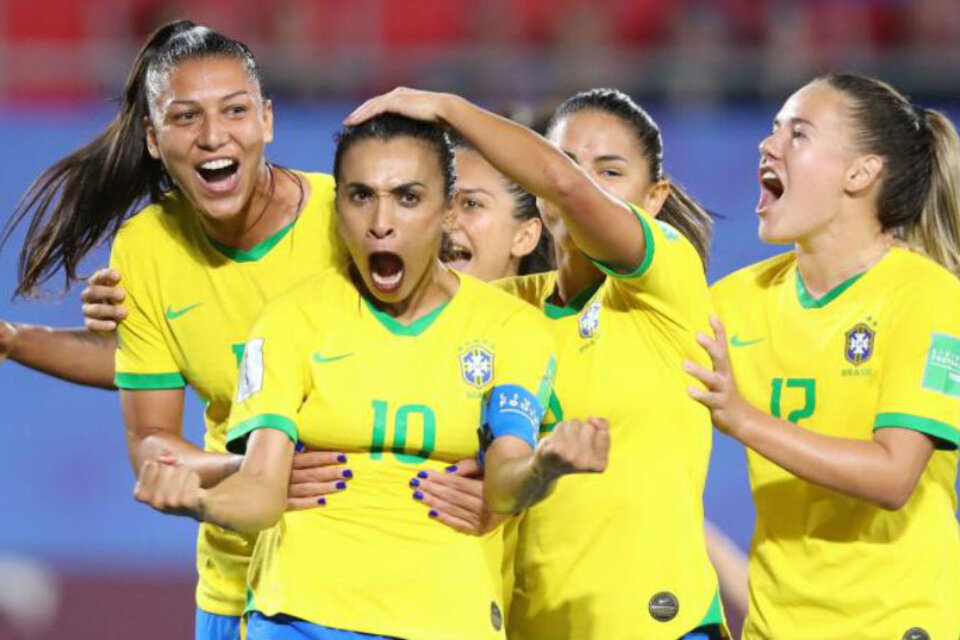 Marta, símbolo de la selección brasileña, que tendrá los mismos viáticos que Neymar y cía. (Fuente: EFE)