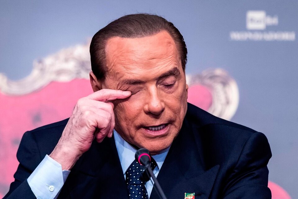 El exprimer ministro de Italia, Silvio Berlusconi, dio positivo de coronavirus y fue internado.