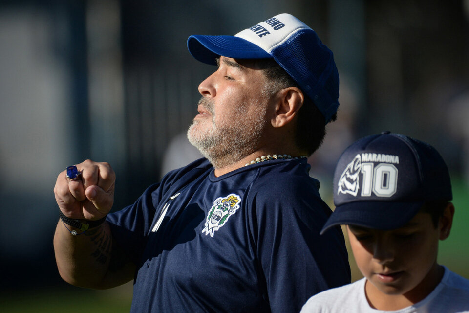 Diego Maradona, DT de Gimnasia. (Fuente: NA)