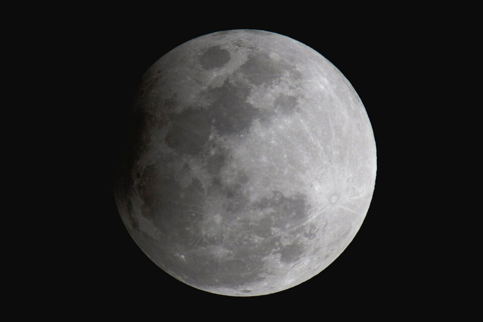 Con la mira puesta en la minería, la NASA convocó a empresas privadas a extraer muestras de la superficie de la luna. (Fuente: AFP)