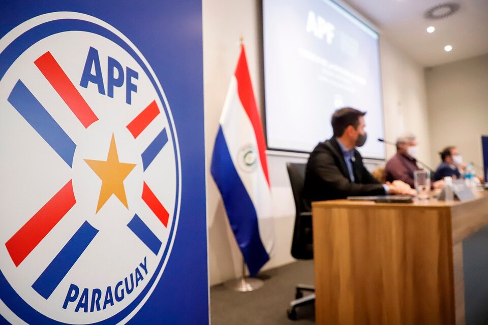 Nacional de Paraguay tiene 17 futbolistas con covid-19   (Fuente: EFE)