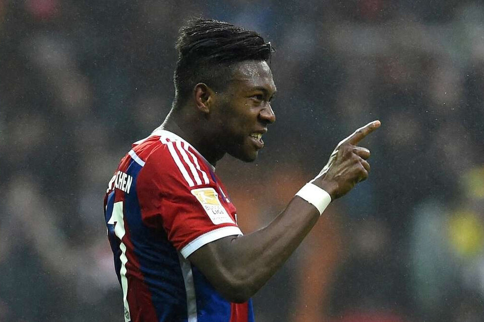 David Alaba, en el medio de los dardos. (Fuente: AFP)