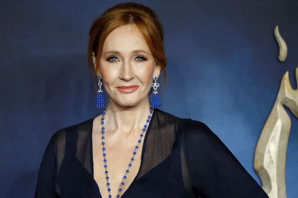 J.K. Rowling volvió a ser tildada de transfóbica por el contenido de su nuevo libro