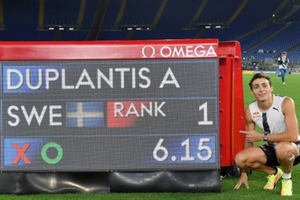 Armand Duplantis ya tiene el récord bajo techo y al aire libre. (Fuente: AFP)