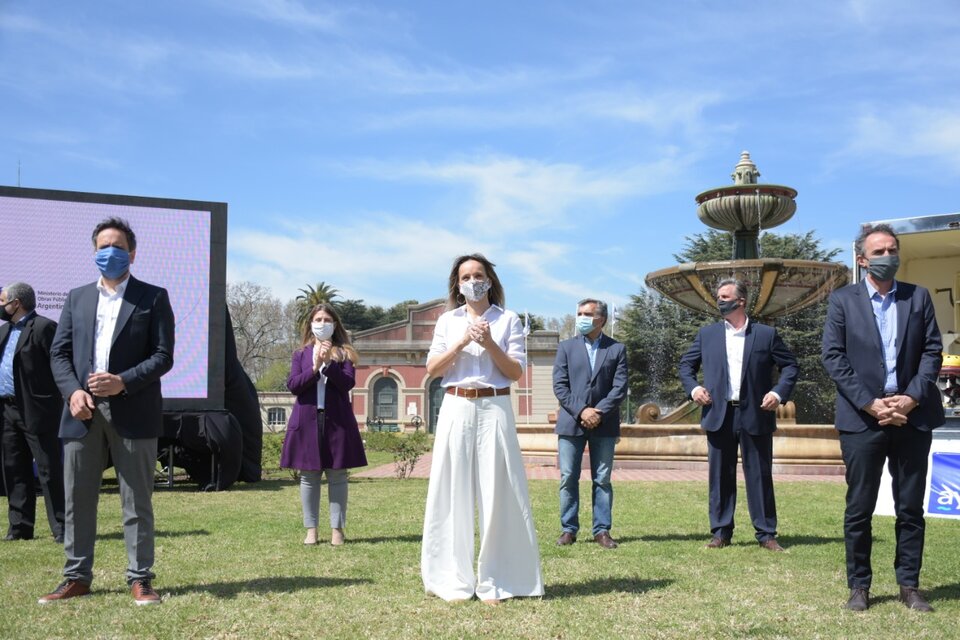 La presidenta de AySA, Malena Galmarini, junto a los ministros de Obras Públicas, Gabriel Katopodis, y de Ambiente, Juan Cabandié.