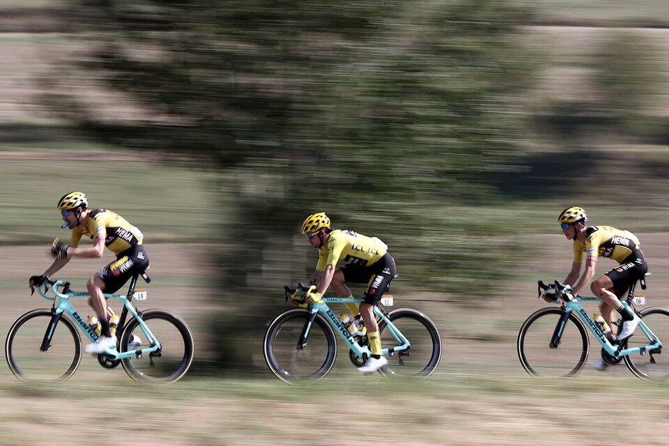 Primoz Roglic mantiene el maillot amarillo a falta de la contrarreloj de la última etapa. (Fuente: AFP)