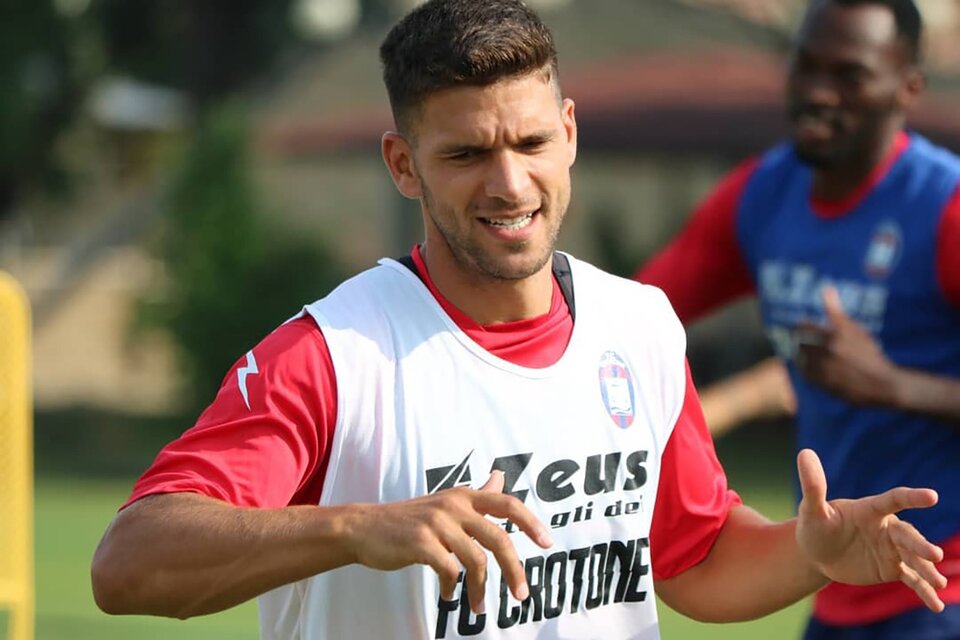El ex Boca Magallán jugará en el ascendido Crotone. (Fuente: FC Crotone)