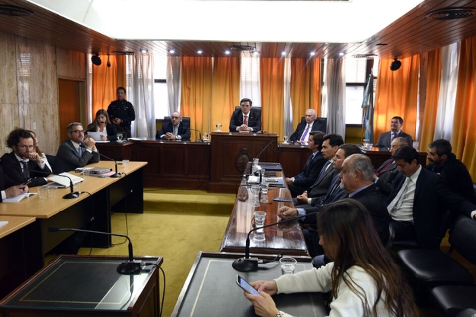 La foto de 2017, cuando los jueces de Mendoza fueron condenados por los delitos que cometieron en dictadura. (Fuente: Télam)