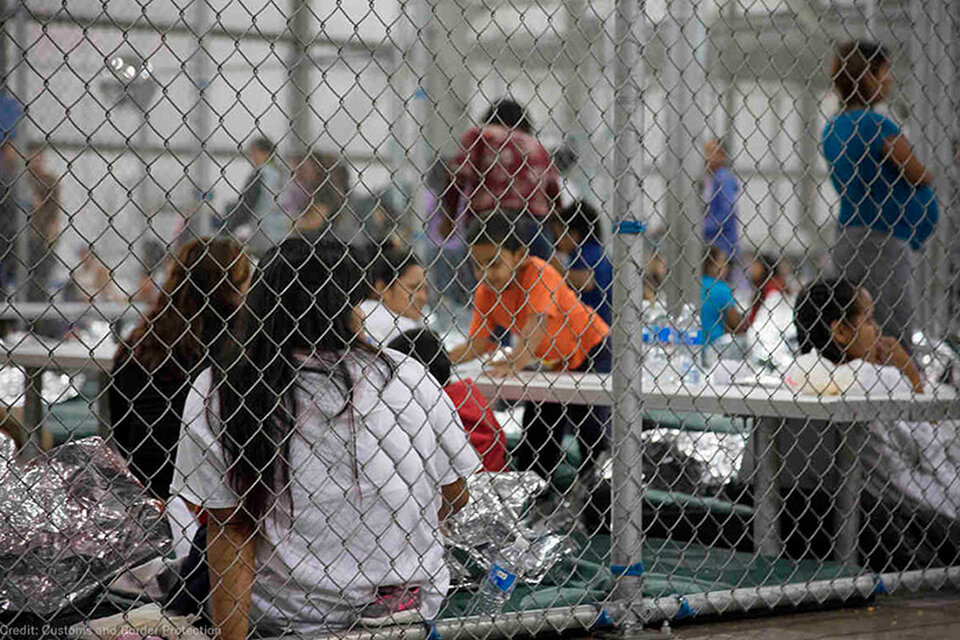 Denuncian esterilización forzada de mujeres inmigrantes en EE.UU. (Fuente: AFP)