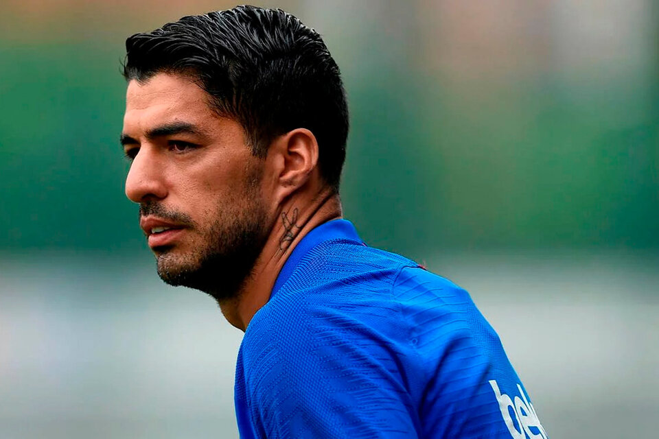 Luis Suárez, en offside. (Fuente: AFP)