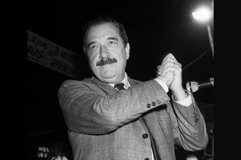 En 1983 Raúl Alfonsín explicó ante una multitud en Ferro su estrategia de enjuiciamiento a los perpetradores de violaciones de derechos humanos en la dictadura. 