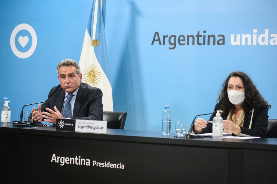 El ministro de Defensa, Agustín Rossi, y la interventora de la AFI, Cristina Caamaño.