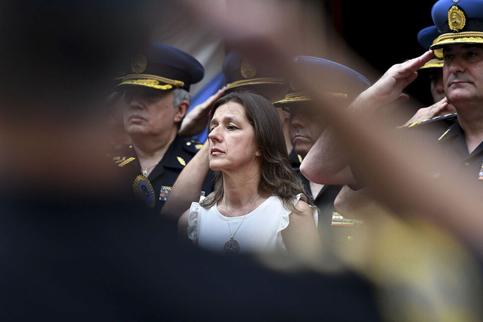 La ministra Frederic ordenó el traslado de los federales.