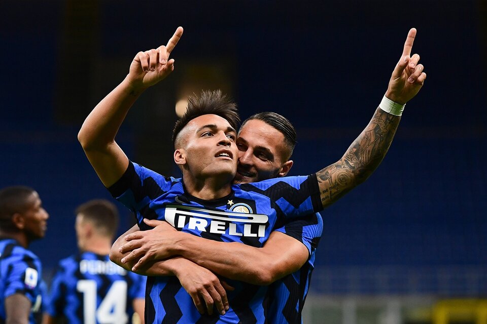 El Toro Martínez festeja el primero del Inter. (Fuente: AFP)