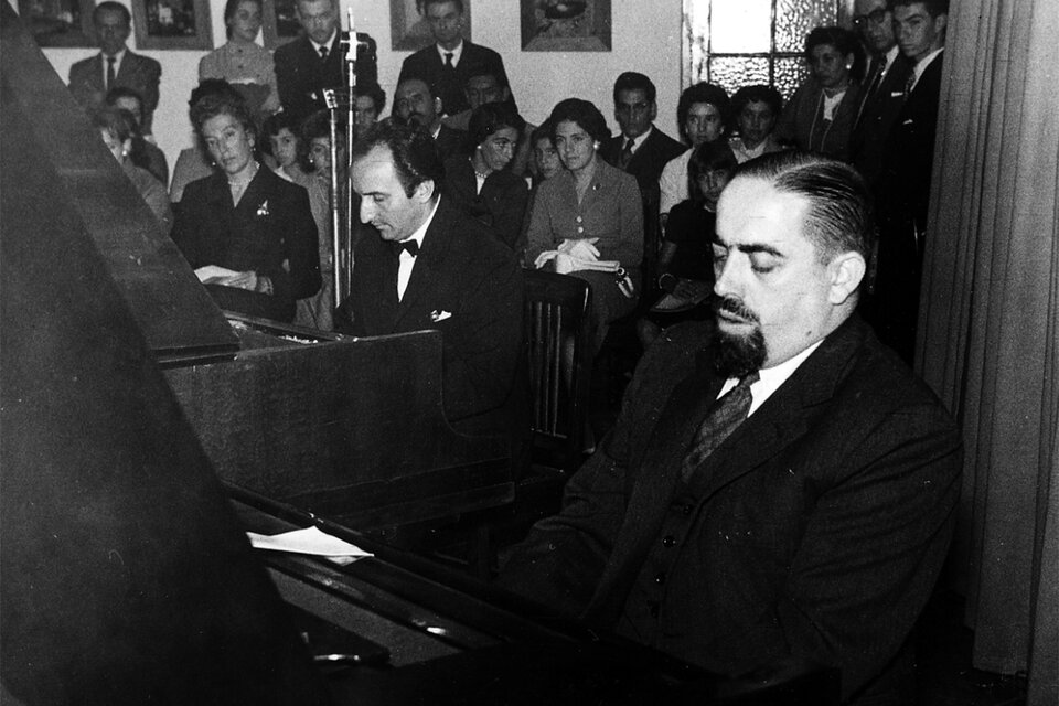 El Cuchi junto a José Juan “Coco” Botelli en un concierto a dos pianos