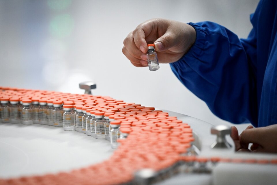 El laboratorio Sinovac en Beijing, China, es uno de los lugares que más ha avanzado con la vacuna. (Fuente: AFP)